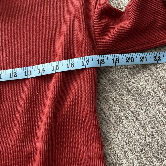 Princess Polly Cropped Turtleneck sweater size 4 - Picture 4 of 5